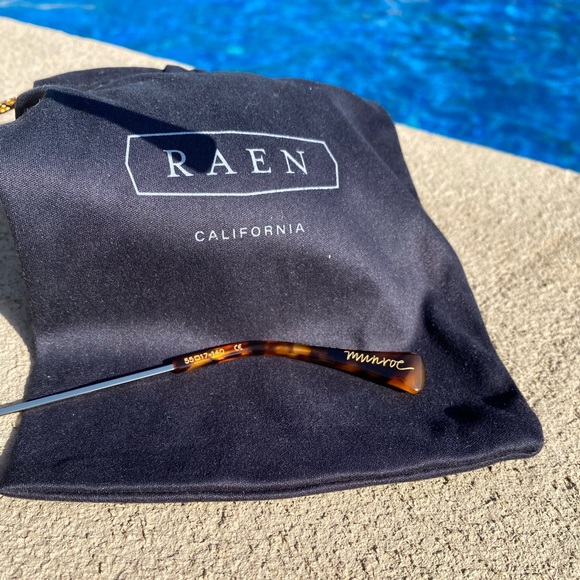 Raen Optics Munroe Gold Jaguar Sunglasses - Picture 9 of 12